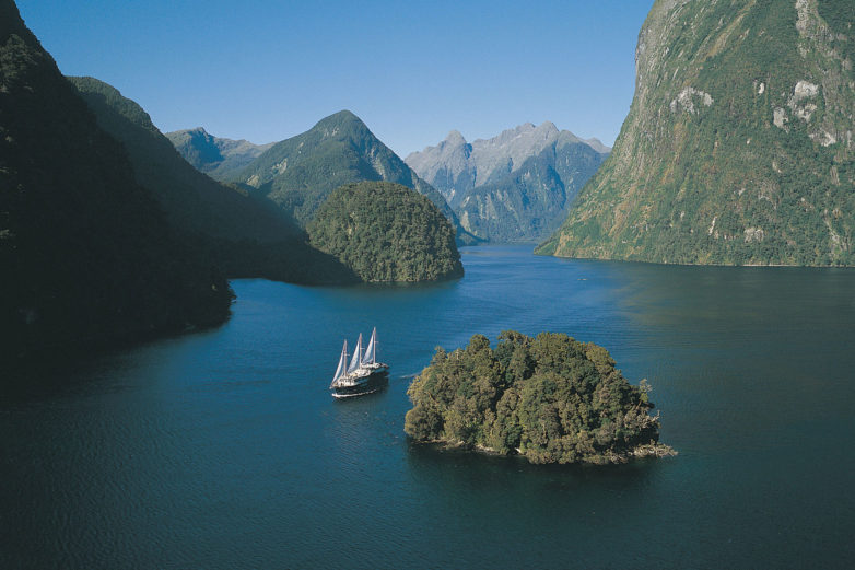 doubtful sound cruise and coach